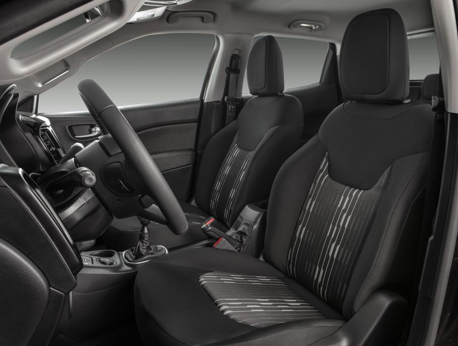 Интерьер Fiat Toro Endurance 1.8 Flex (226) 2019 года  (фото 7 из 10)